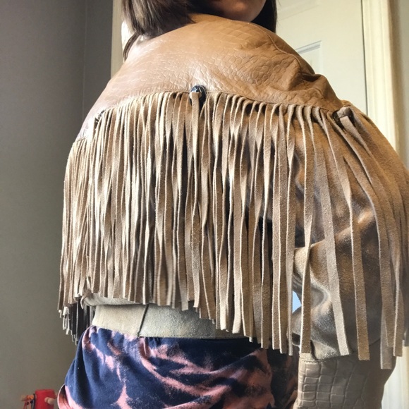 G-III VINTAGE tan leather fringe jacket - Picture 4 of 14